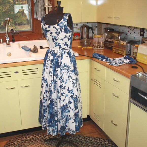 Outback Red Flowered Dress - Picture 5 of 8